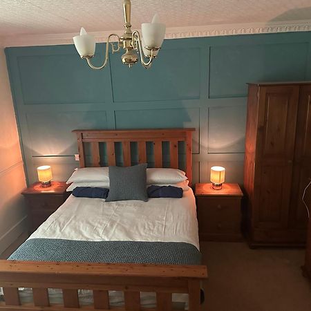 Bed and Breakfast The Penruddocke Arms à Dinton  Extérieur photo