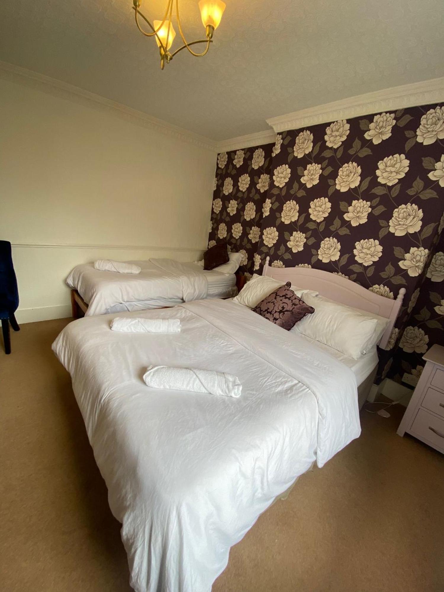 Bed and Breakfast The Penruddocke Arms à Dinton  Extérieur photo