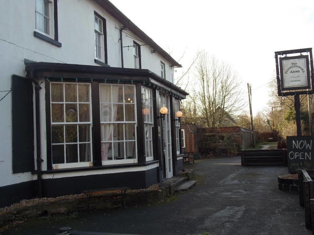 Bed and Breakfast The Penruddocke Arms à Dinton  Extérieur photo