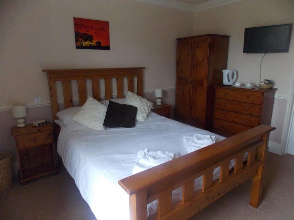Bed and Breakfast The Penruddocke Arms à Dinton  Extérieur photo