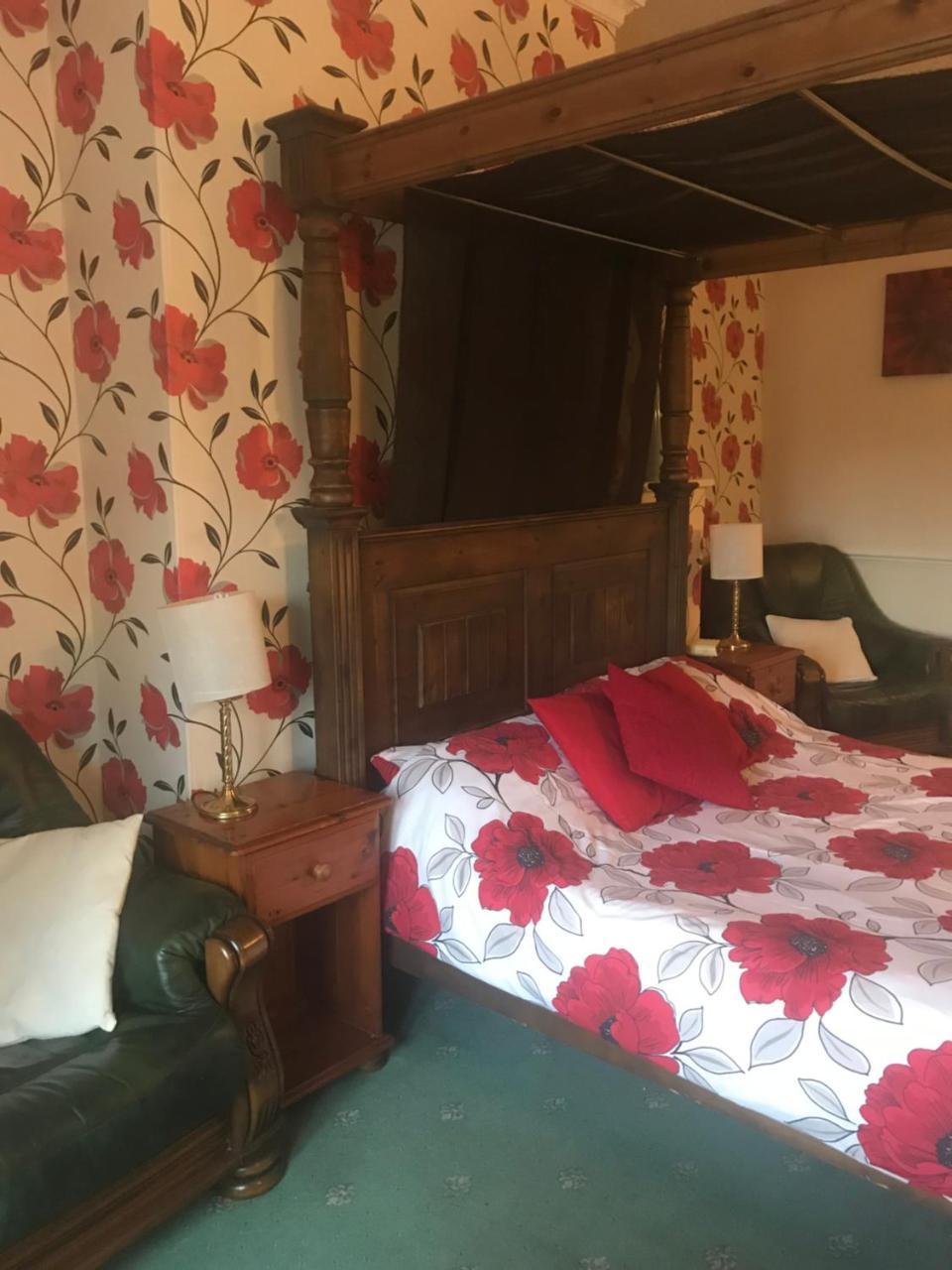 Bed and Breakfast The Penruddocke Arms à Dinton  Extérieur photo